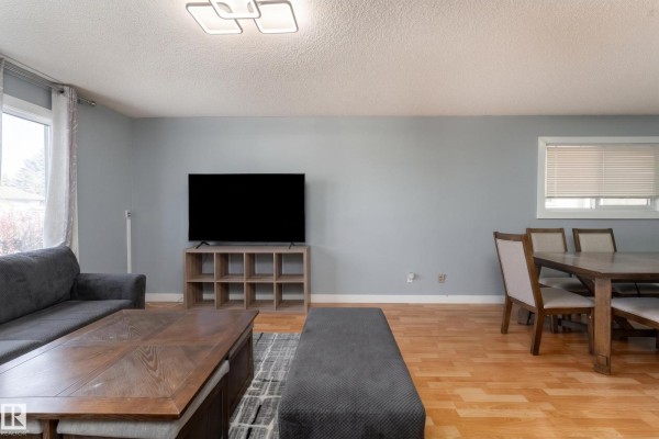 Primary Bedroom - 4535 30 Av Nw, Edmonton, AB T6L4S6 Photo 4