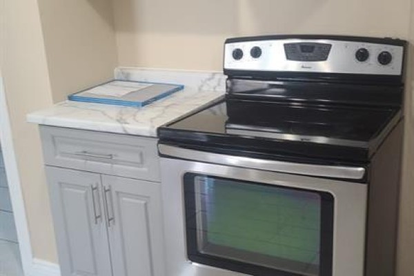 Kitchen - 4537 Fontana Avenue Unit# Lower, Windsor, ON N9G3C8 Photo 5