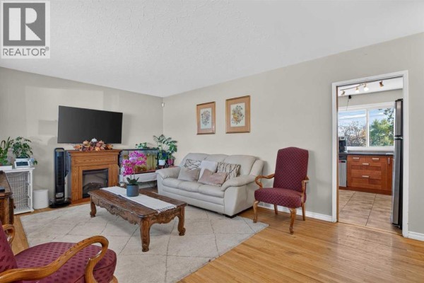 Bedroom - 4539 26 Avenue Sw, Calgary, AB T3E0P8 Photo 4