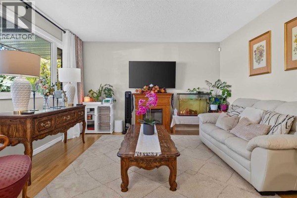 Kitchen - 4539 26 Avenue Sw, Calgary, AB T3E0P8 Photo 5