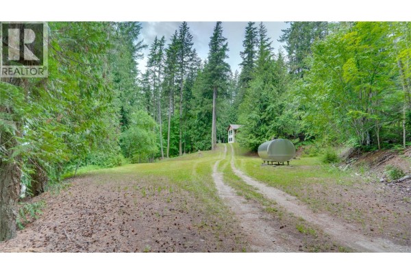 Storage - 454 Grandview Bench Road, Salmon Arm, BC V1E2Y4 Photo 4