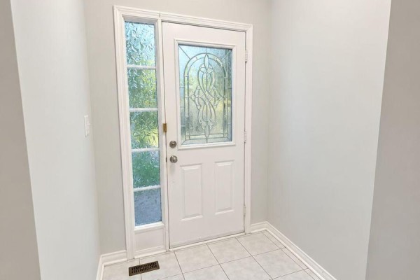454 Huntington Ridge Drive, Mississauga, ON L5R0A9 Photo 2