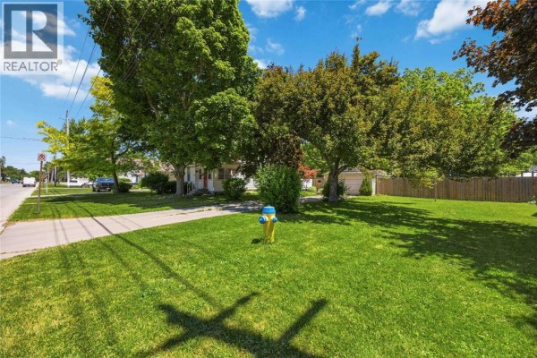 3pc Ensuite bath - 454 Maude Street, Petrolia, ON N0N1R0 Photo 5