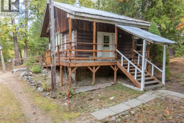4540 Eagle Bay Road, Eagle Bay, BC V0E1T0 Photo 3