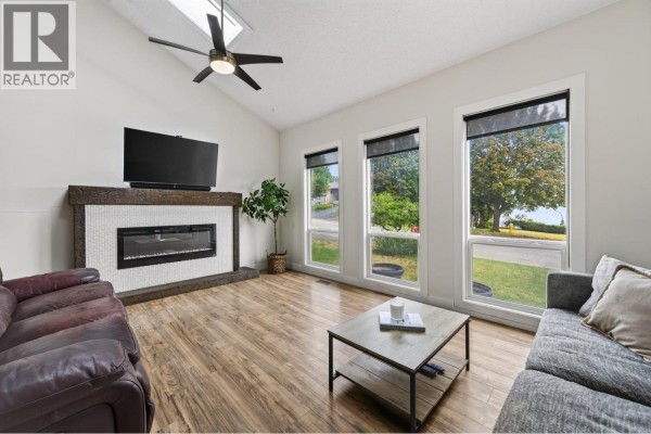 5pc Bathroom - 455 Laurier Drive, Kamloops, BC V1S1C2 Photo 4