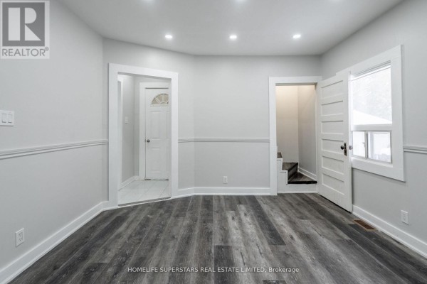 Bedroom 2 - 4550 Homewood Avenue, Niagara Falls, ON L2E4X8 Photo 4