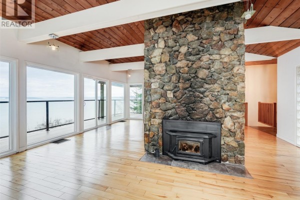 Kitchen - 4553 Cordova Bay Rd, Saanich, BC V8X3V6 Photo 4