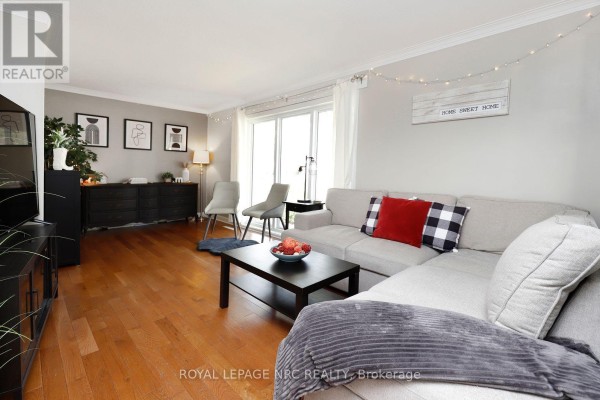 Primary Bedroom - 4553 Ontario Street, Lincoln, ON L3J0B7 Photo 4