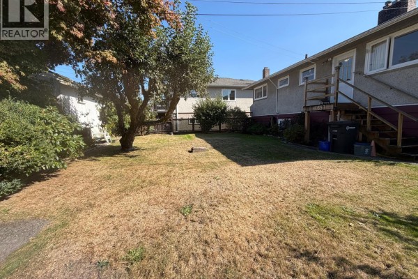 4557 Venables Street, Burnaby, BC V5C3A6 Photo 3
