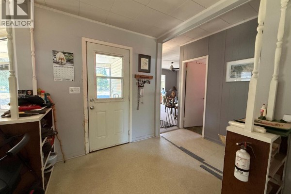 Foyer - 4562 Barriere Town Road, Barriere, BC V0E1E0 Photo 4