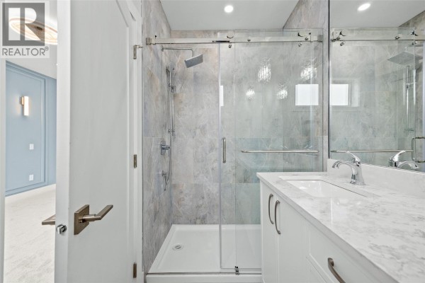 4563 Gordon Drive, Kelowna, BC, photo 2