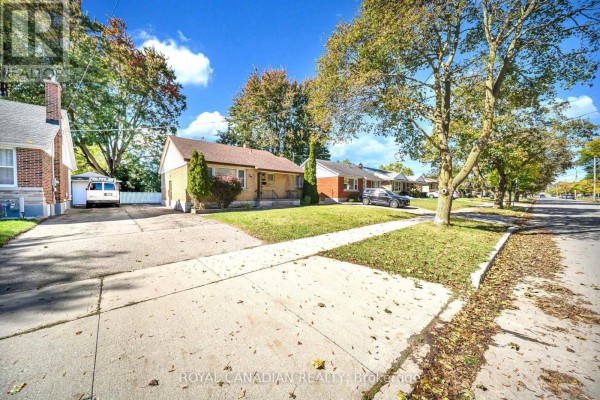 Kitchen - 457 Dumfries Avenue, Kitchener, ON N2H2E9 Photo 4