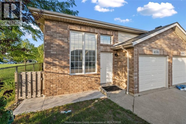 Laundry room - 4574 Tumbleweed Crescent, Windsor, ON N9G3C2 Photo 3