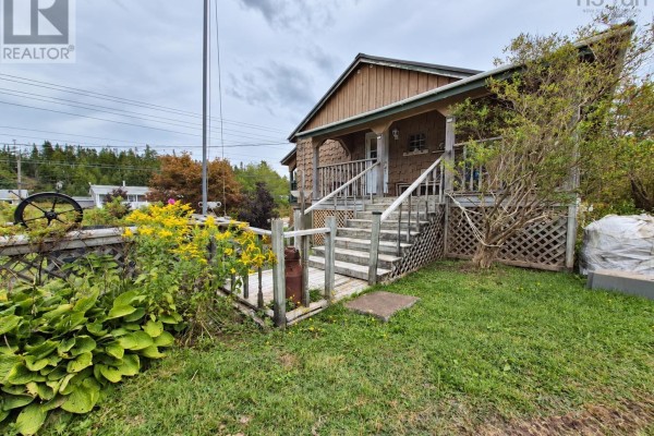Dining nook - 4578 Highway 7, Liscomb, NS B0J2A0 Photo 2