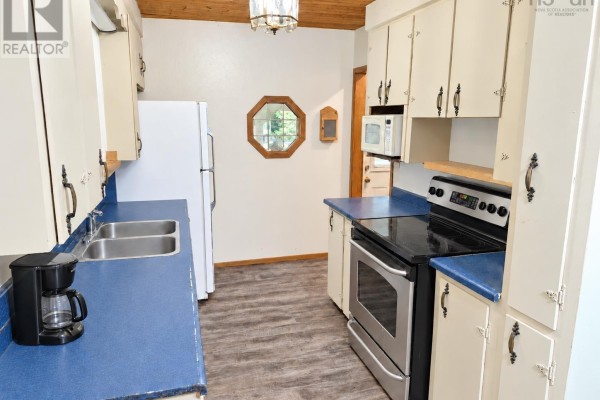 Primary Bedroom - 4578 Highway 7, Spanish Ship Bay, NS B0J2A0 Photo 5