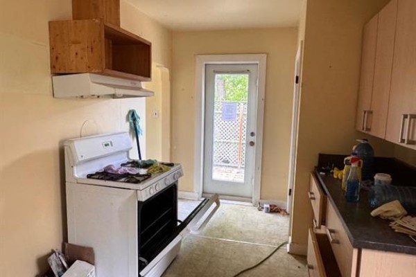 Kitchen - 458 34 Avenue Nw, Calgary, AB T2K0B8 Photo 4