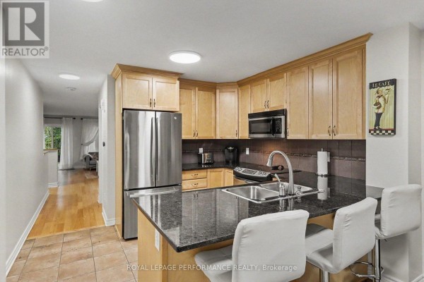 Living room - 458 Leboutillier Avenue, Ottawa, ON K1K2V7 Photo 5