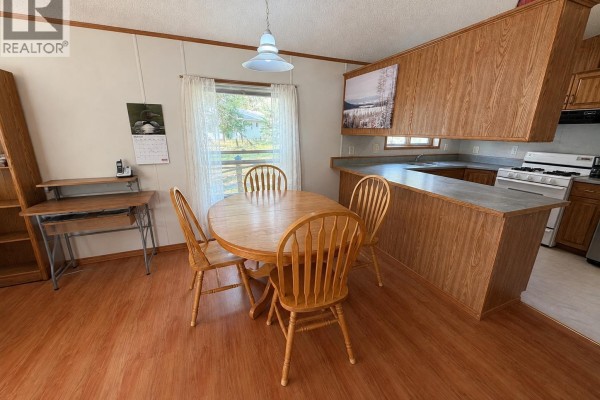Living room - 4580 Canim Hendrix Road, 100 Mile House, BC V0K1M0 Photo 5