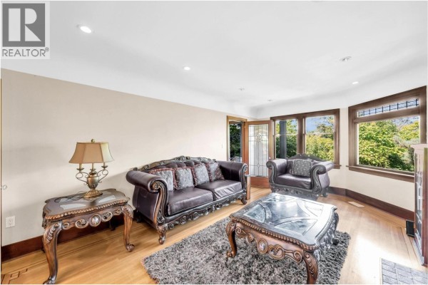 4580 W 1st Avenue, Vancouver, BC V6R1H8 Photo 4