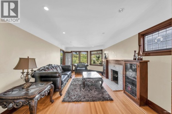 4580 W 1st Avenue, Vancouver, BC V6R1H8 Photo 5
