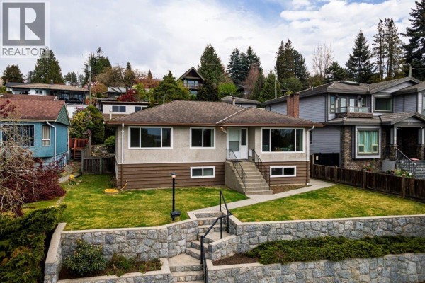 4581 Sunland Place, Burnaby, BC V5J3A3 Photo 2
