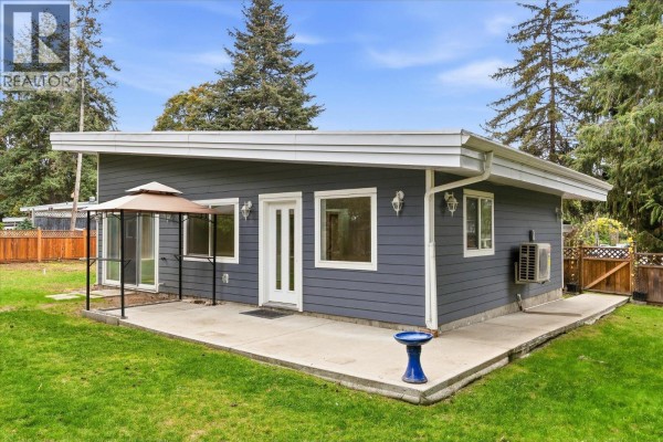 4pc Bathroom - 4583 Bonjou Road, Kelowna, BC V1W1M7 Photo 3