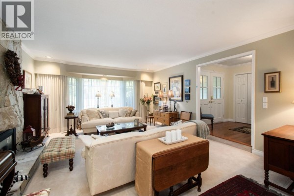 4594 Teviot Place, North Vancouver, BC V7R4M5 Photo 4