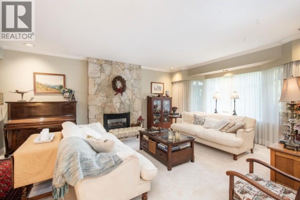 4594 Teviot Place, North Vancouver, BC V7R4M5 Photo 5