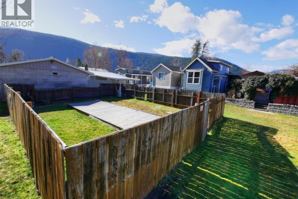 4596 3a Highway Unit# C8, Nelson, BC V1L6N3 Photo 5