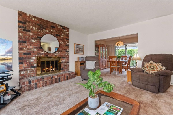 Bedroom 2 - 45992 Silver Avenue, Sardis East Vedder, Chilliwack, BC V2R2P9 Photo 4