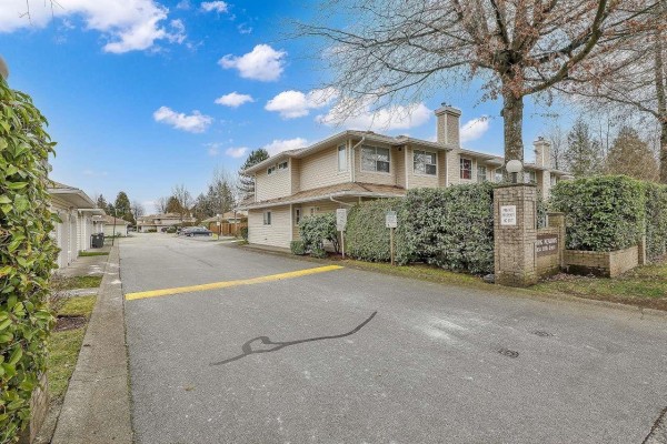 46 10038 155 Street, Surrey, BC V3R0S2 Photo 4