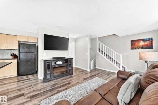 Kitchen - #46 11 Clover Bar Ln, Sherwood Park, AB T8H0C4 Photo 3