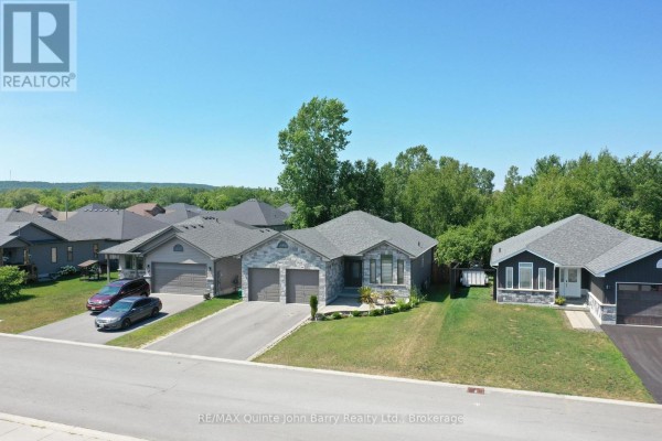 Recreational, Games room - 46 Birchmount Street, Quinte West, ON K8V0C6 Photo 4