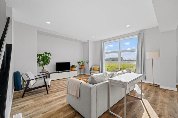 Loft - 46 Dumontet Crescent, Winnipeg, MB R3X0P4 Photo 5