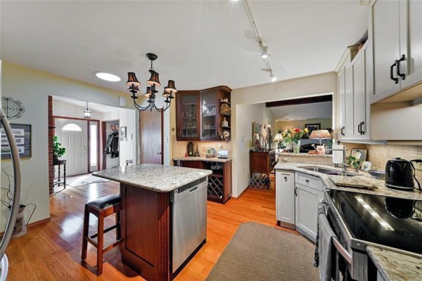 Kitchen - 46 Folkestone Boulevard, Winnipeg, MB R3P0S3 Photo 3