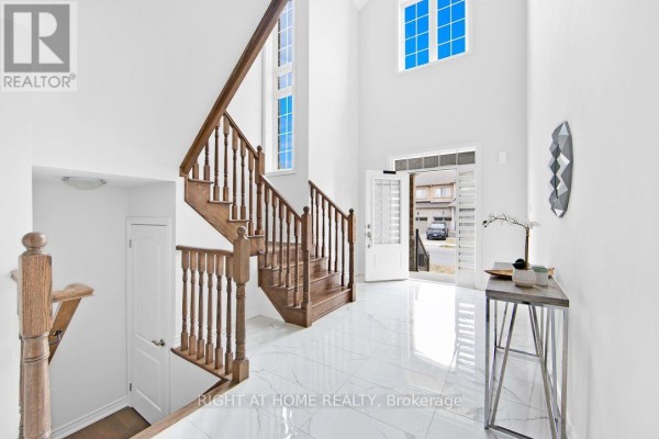 Dining room - 46 Frederick Taylor Way, East Gwillimbury, ON L0G1M0 Photo 4