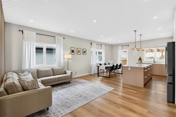 Living room - 46 Gleneagles Street, Niverville, MB R0A0A1 Photo 4