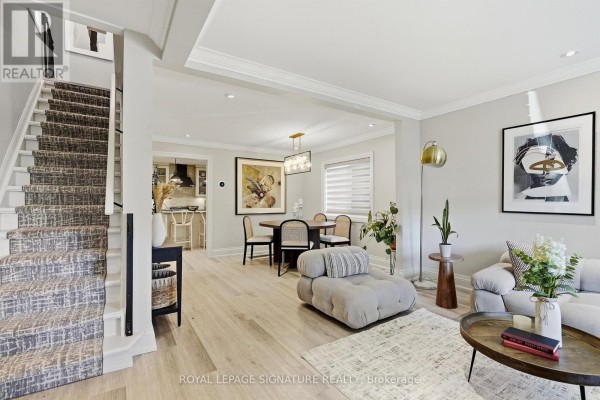 Dining room - 46 Hendrick Avenue, Toronto, ON M6G3S5 Photo 5