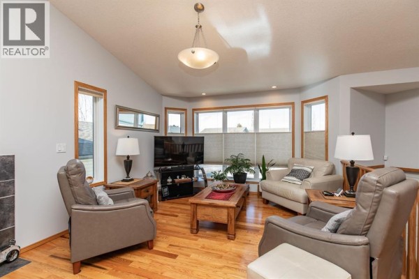 Kitchen - 46 Lagrange Crescent, Red Deer, AB T4R3K4 Photo 4