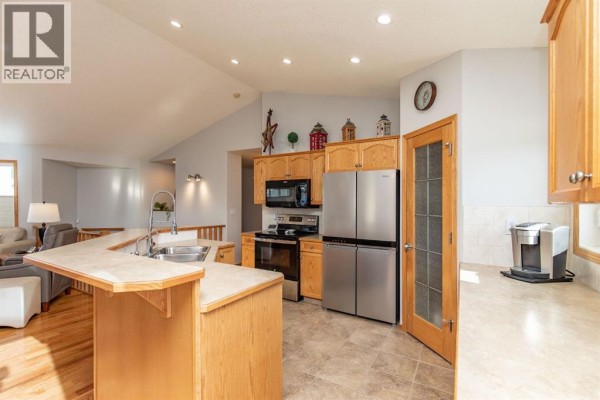 Living room - 46 Lagrange Crescent, Red Deer, AB T4R3K4 Photo 5