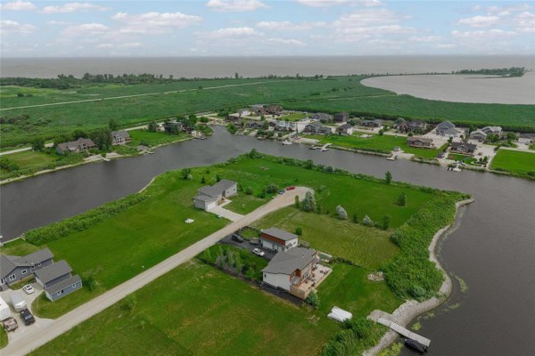 46 Lake Estate Drive, Gimli, MB R0C1B0 Photo 4