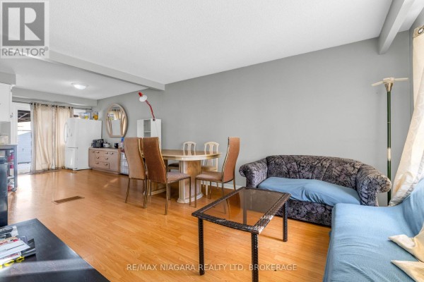 Bedroom 2 - 46 Macoomb Drive, Welland, ON L3C5T9 Photo 4