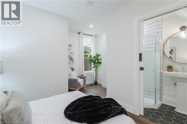 Bedroom - 46 Murray Street E, Hamilton, ON L8L3E9 Photo 4