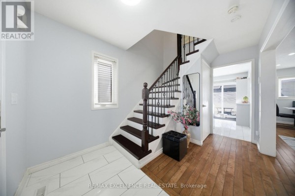 Kitchen - 46 Nectarine Crescent, Brampton, ON L6S5Z1 Photo 3