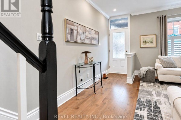 Living room - 46 Newton Street, Ottawa, ON K1S2S7 Photo 4