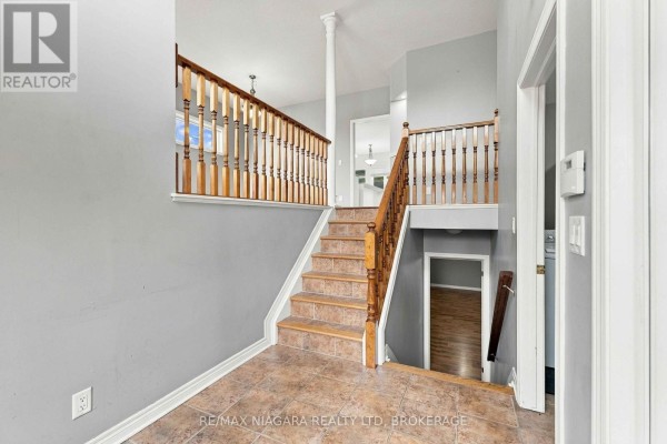 46 Raspberry Trail, Thorold, ON L2V5E3 Photo 2