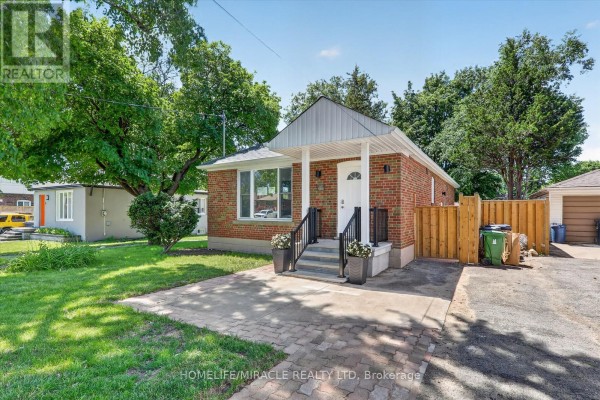 Kitchen - 46 Singleton Road, Toronto, ON M1R1H9 Photo 2