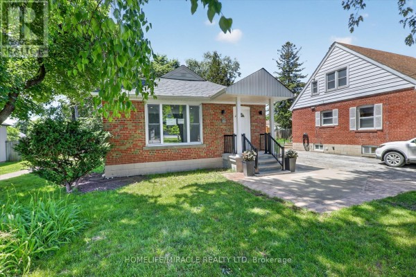 Living room - 46 Singleton Road, Toronto, ON M1R1H9 Photo 3