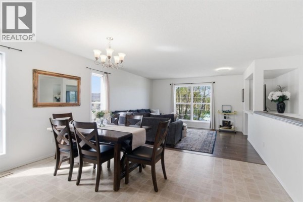Living room - 46 Valarosa Drive, Didsbury, AB T0M0W0 Photo 5