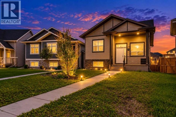 46 Village Crescent, Red Deer, AB, photo 2
